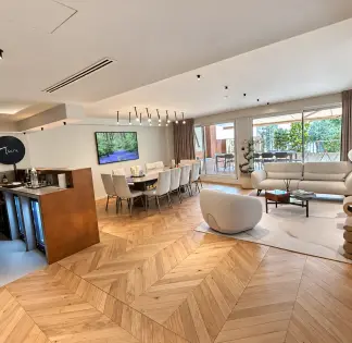 Elegant Venue with Green Terrace Near Arc de Triomphe