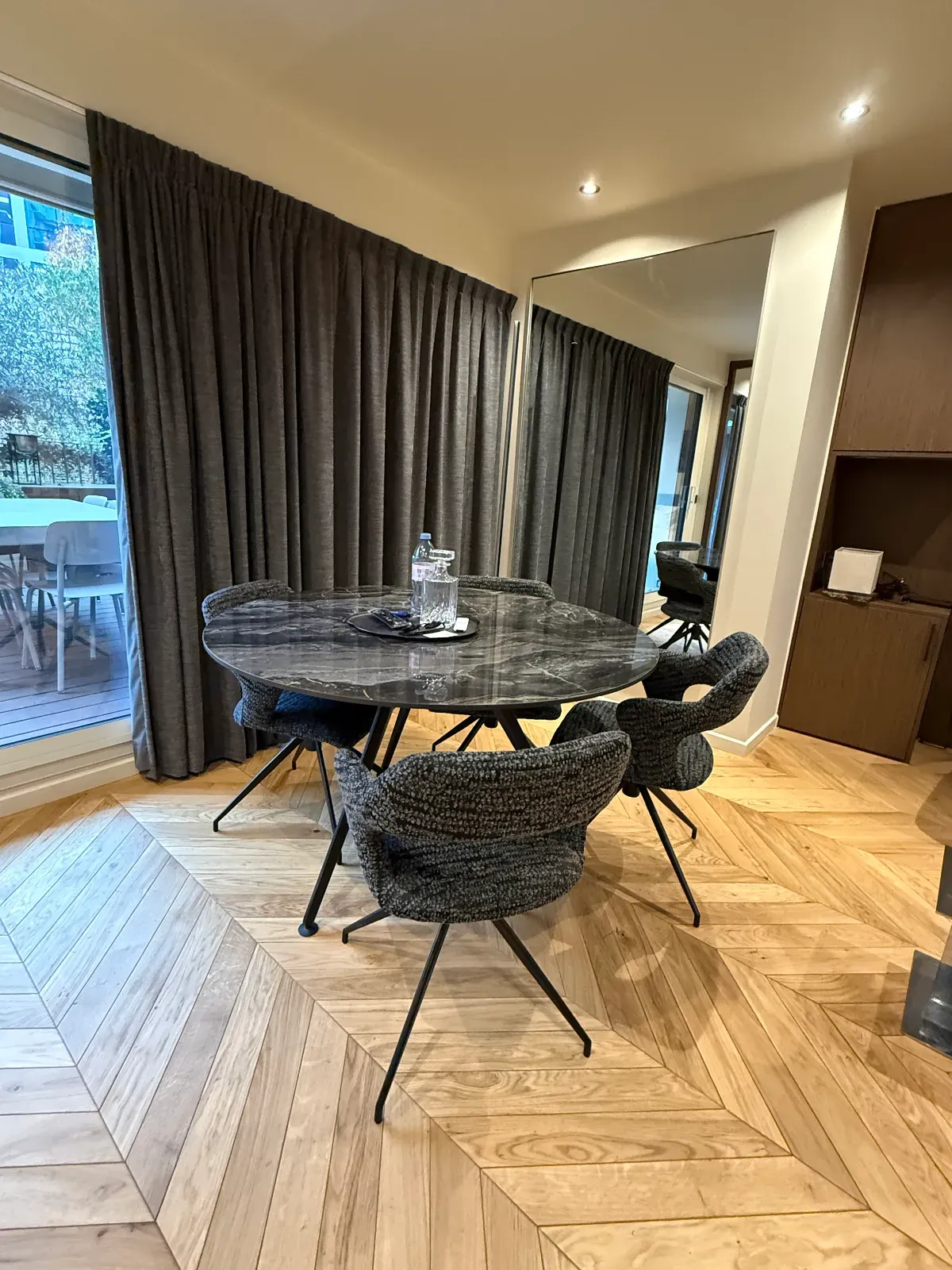 Stylish Flat with Private Terrace near Arc de Triomphe