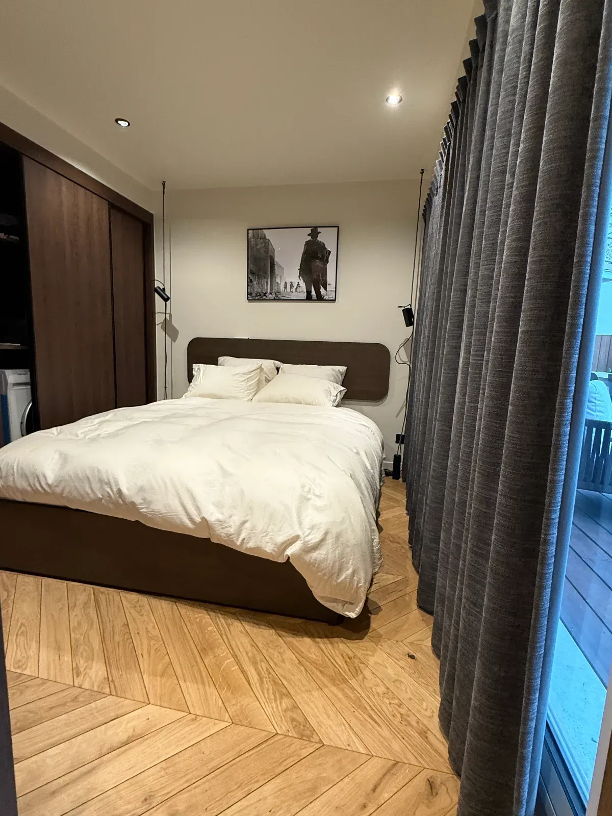 Stylish Flat with Private Terrace near Arc de Triomphe