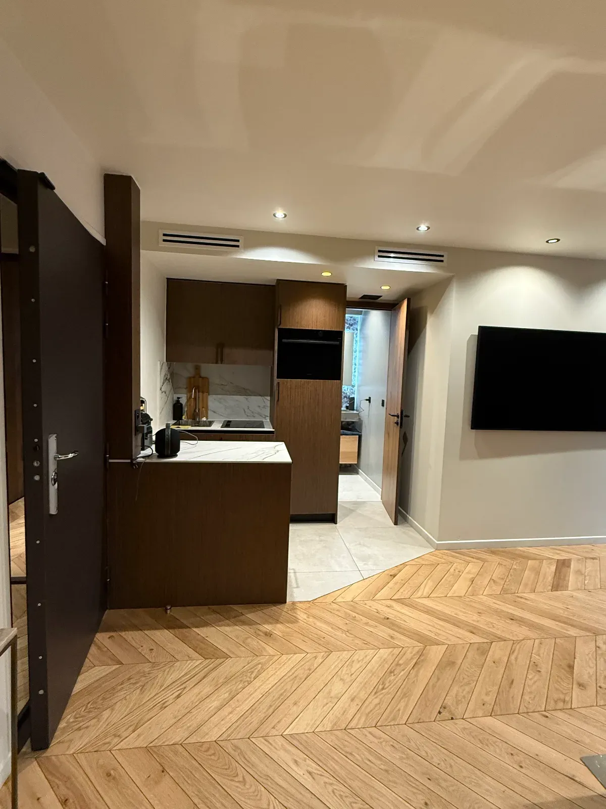 Stylish Flat with Private Terrace near Arc de Triomphe