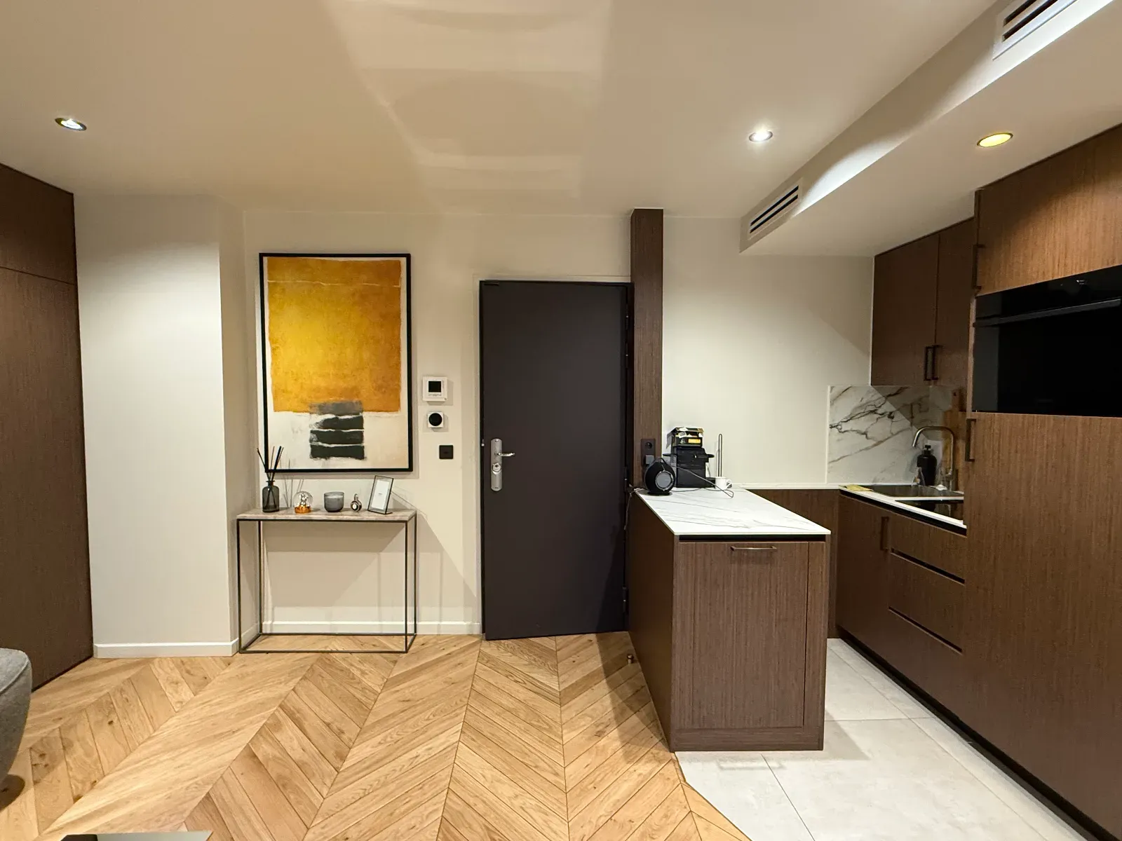 Stylish Flat with Private Terrace near Arc de Triomphe