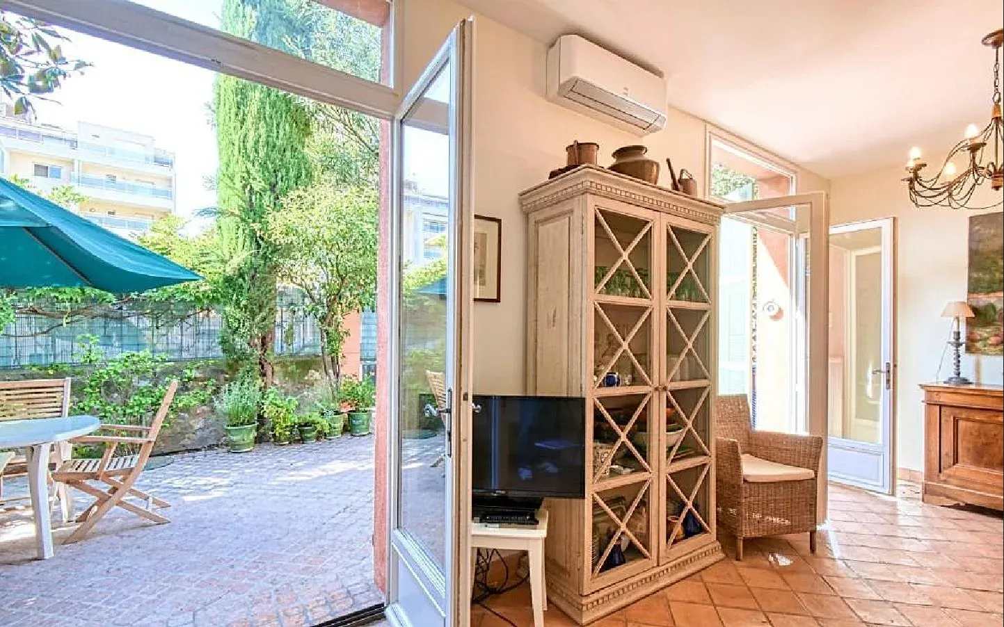 Luxury Villa with Lérins Islands View in Palm Beach, Cannes