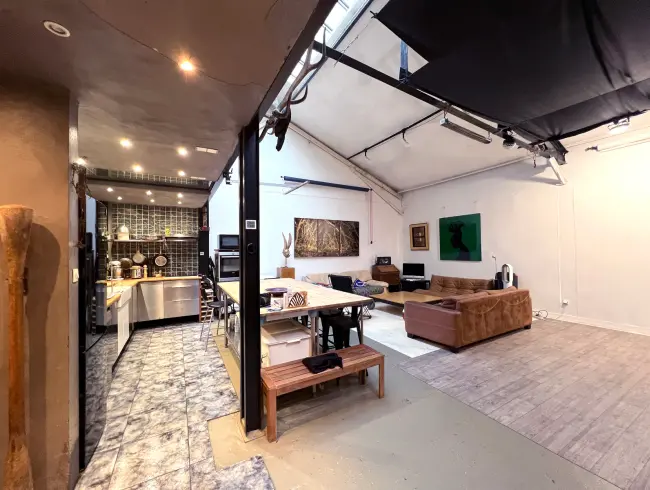 Studio Loft with Natural Light in Clichy