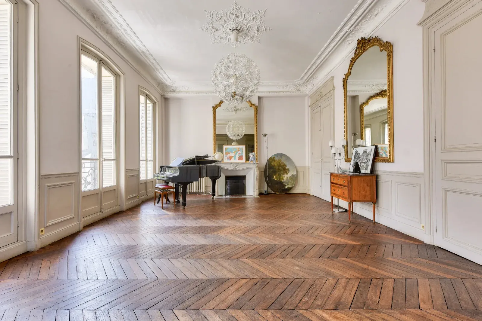 Duplex haussmannien avec toit-terrasse près de Gare du Nord — Paris 18e