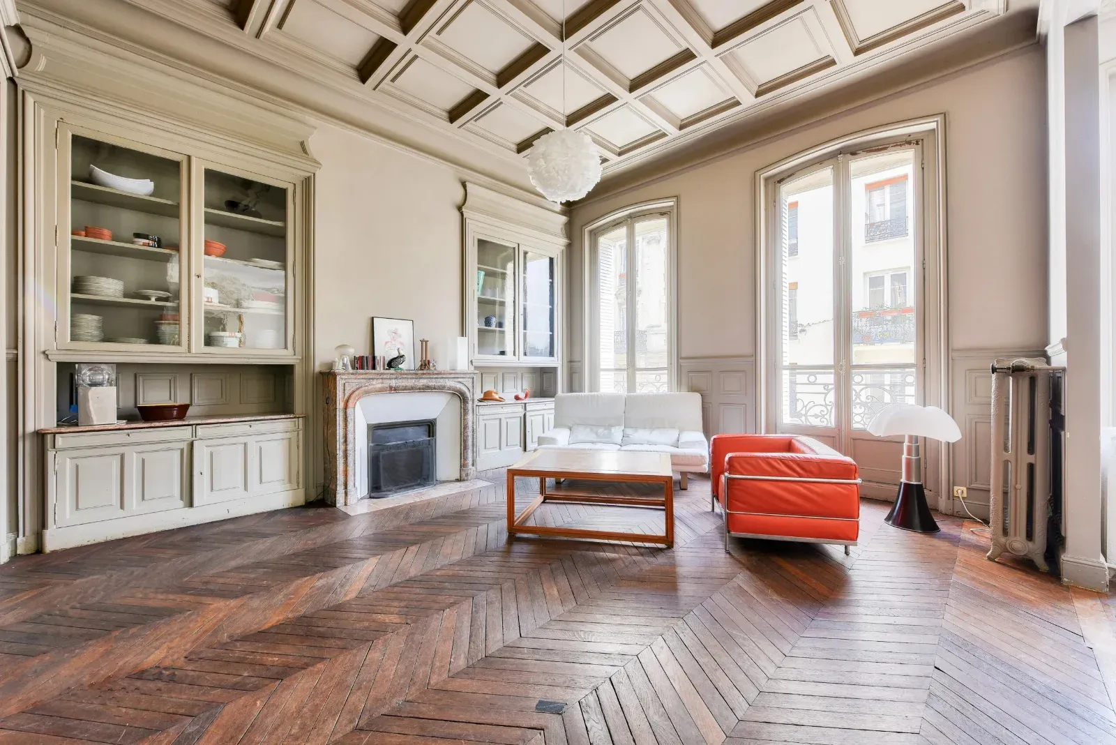 Duplex haussmannien avec toit-terrasse près de Gare du Nord — Paris 18e