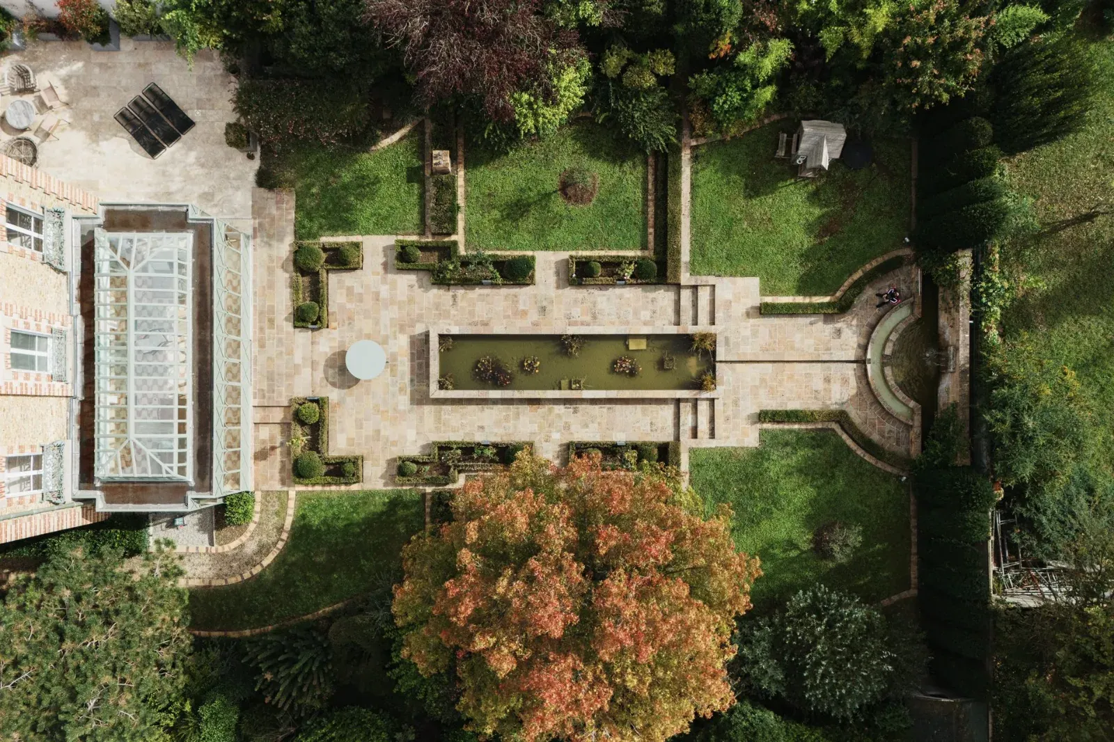 Demeure en brique et pierre avec jardin près de Paris — Lieu de séminaire et d'événement