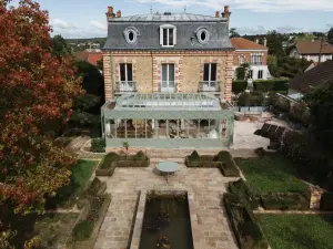 Demeure en brique et pierre avec jardin près de Paris — Lieu de séminaire et d'événement