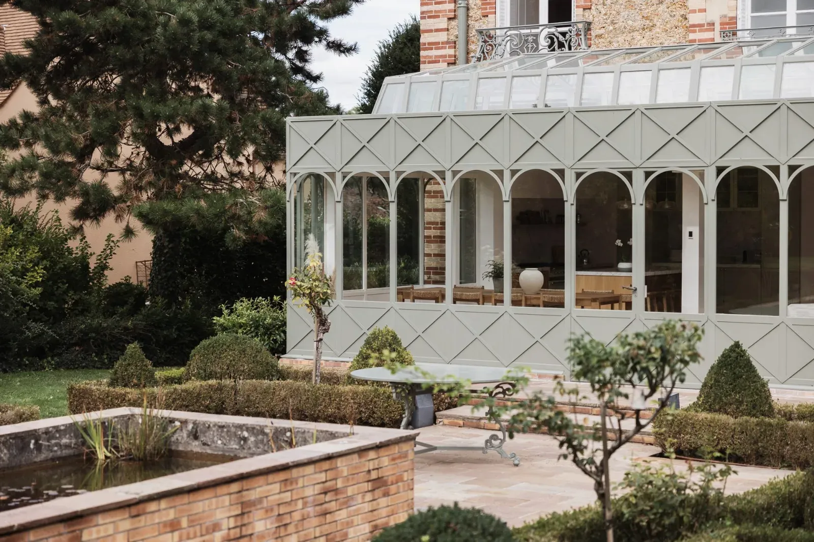 Demeure en brique et pierre avec jardin près de Paris — Lieu de séminaire et d'événement