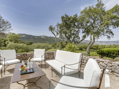 Sumptuous Villa in the heart of the scrubland