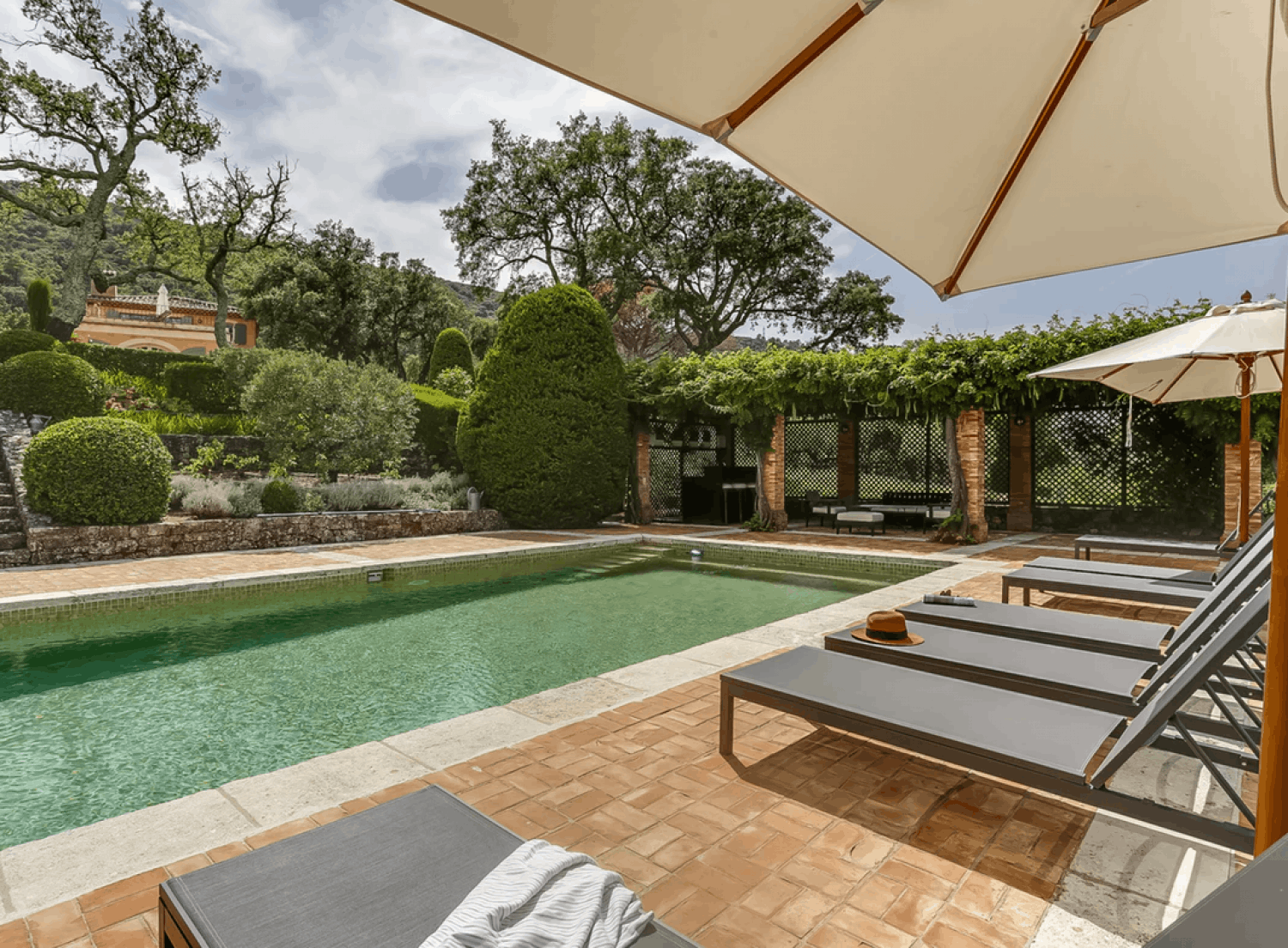 Sumptuous Villa in the heart of the scrubland