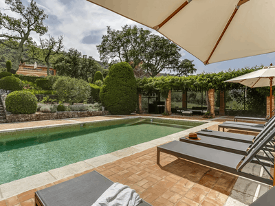 Sumptuous Villa in the heart of the scrubland