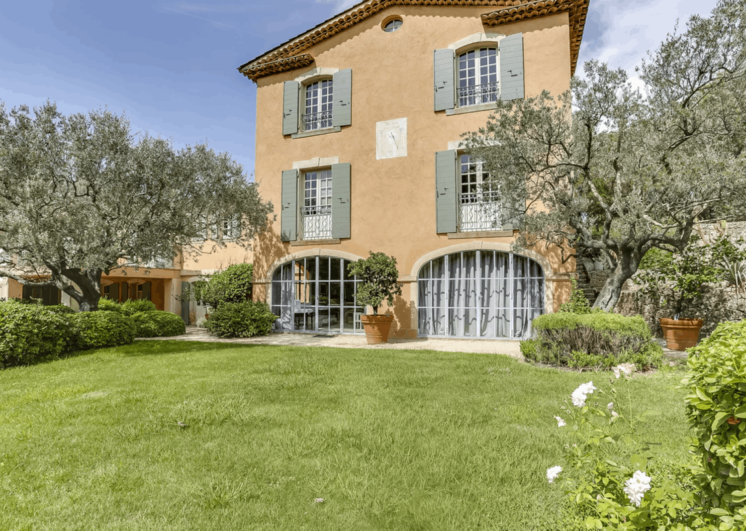 Sumptuous Villa in the heart of the scrubland