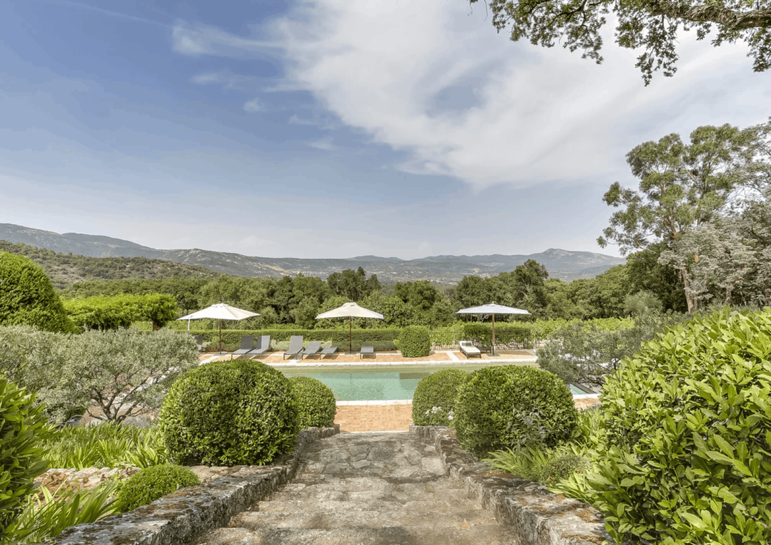 Sumptuous Villa in the heart of the scrubland