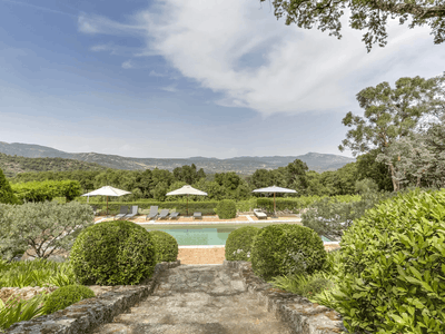 Sumptuous Villa in the heart of the scrubland