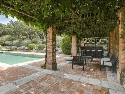 Sumptuous Villa in the heart of the scrubland