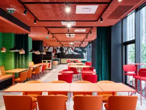 Lieu hybride pour événements à Issy-les-Moulineaux : espaces flexibles pour réunions et événements