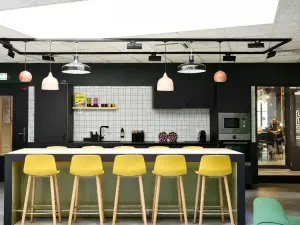 Versatile 72 m² Event Space in Issy-les-Moulineaux