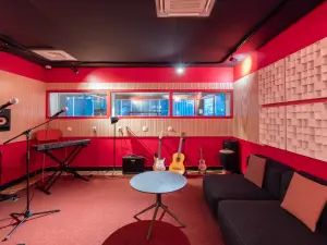 Lieu unique pour after-work, team building et podcasts à Issy-les-Moulineaux