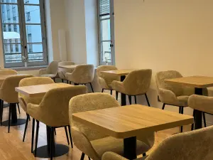 The Library at La Source: Private Event Venue in Lyon
