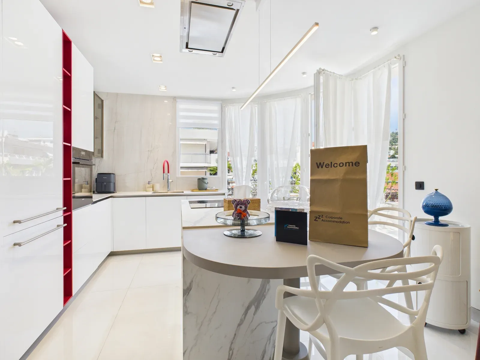Modern Three-Bedroom Penthouse with Rooftop Terrace in Cannes