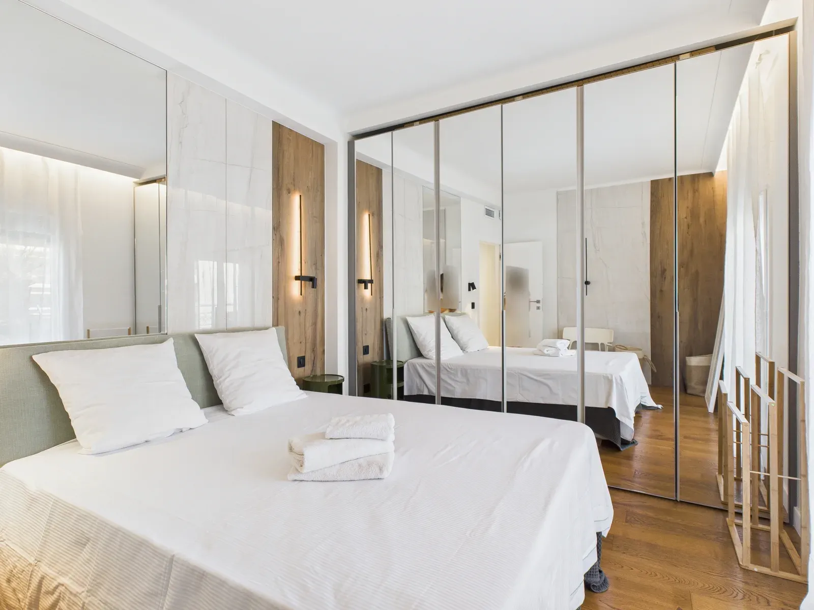 Modern Three-Bedroom Penthouse with Rooftop Terrace in Cannes