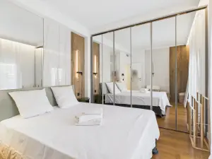 Modern Three-Bedroom Penthouse with Rooftop Terrace in Cannes