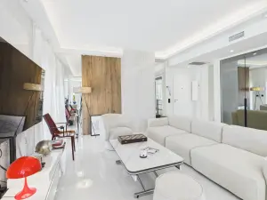 Modern Three-Bedroom Penthouse with Rooftop Terrace in Cannes