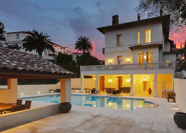 Central Cannes Villa, Large Pool Area,Perfect for Entertaining, 10 Minutes Walk to the Palais 