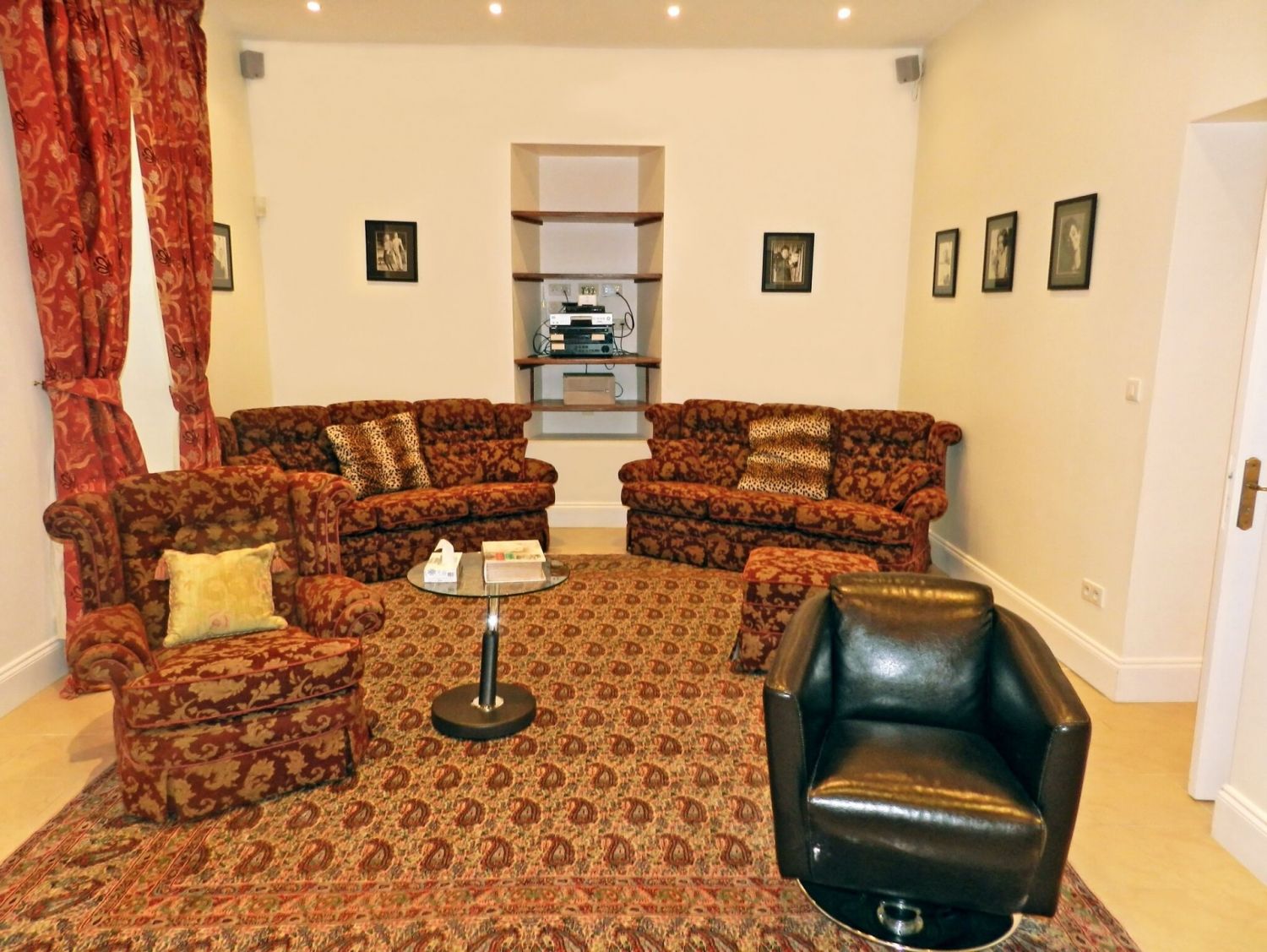 Elegant Central Cannes Villa with Pool for Large Events & Retreats