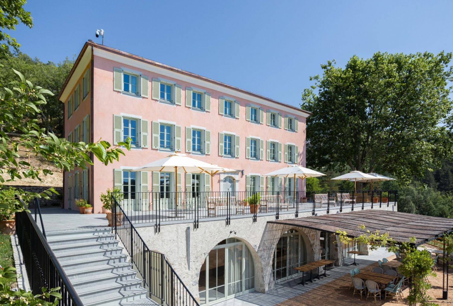 Italian-Style Villa Wedding Venue in La Penne | 9-Hectare Park