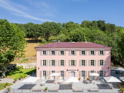 Italian-Style Villa Wedding Venue in La Penne | 9-Hectare Park