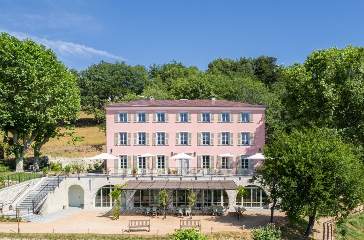 Italian-Style Villa Wedding Venue in La Penne | 9-Hectare Park