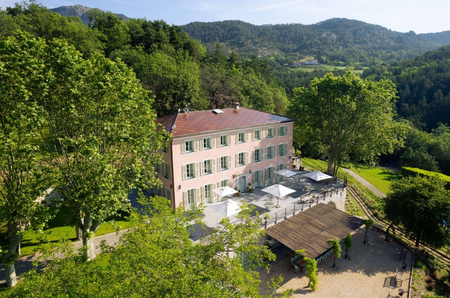 Italian-Style Villa Wedding Venue in La Penne | 9-Hectare Park
