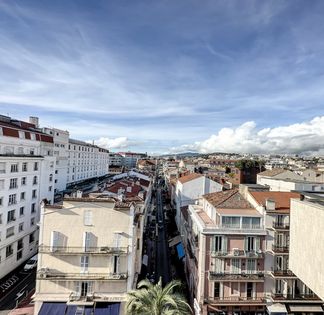 Luxury Duplex Penthouse in Cannes with Sea Views & Terrace
