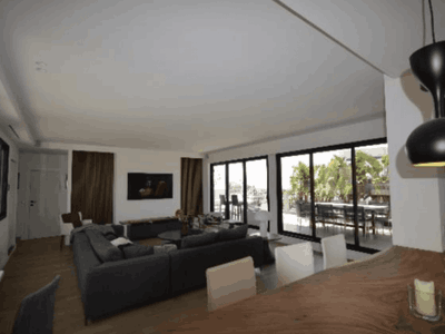 Stylish Cannes Penthouse with Dual Terraces Near the Palais