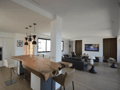 Stylish Cannes Penthouse with Dual Terraces Near the Palais