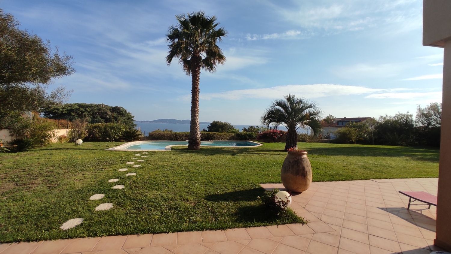 Magnifique Jardin de 450m² avec Vue sur Mer | Idéal pour Événements à Carqueiranne