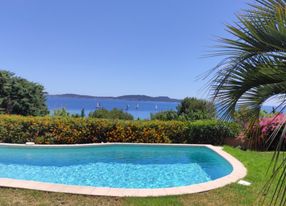 Magnifique Jardin de 450m² avec Vue sur Mer | Idéal pour Événements à Carqueiranne