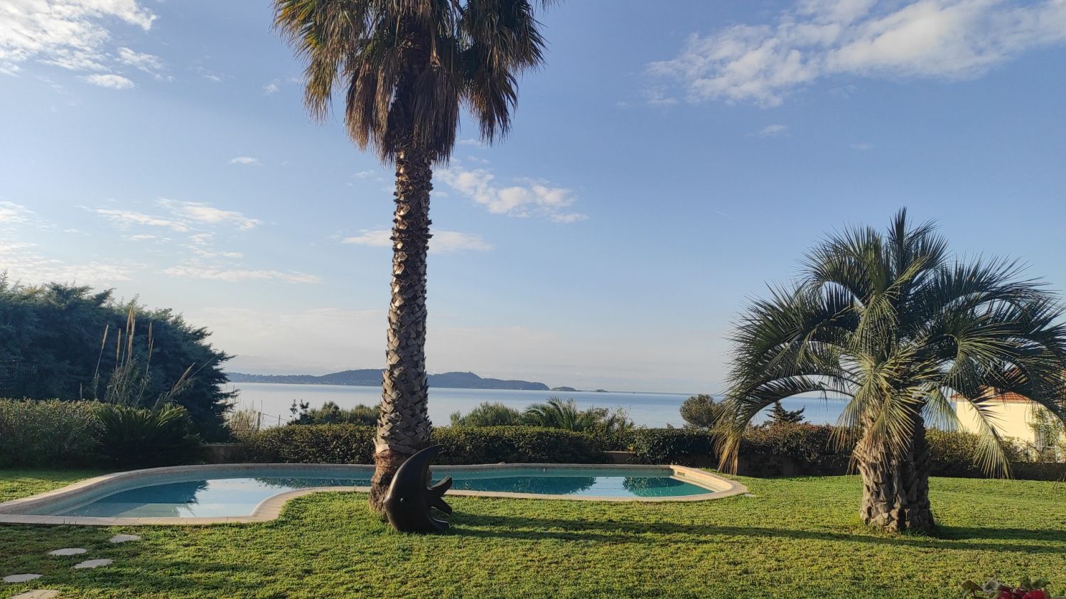 Magnifique Jardin de 450m² avec Vue sur Mer | Idéal pour Événements à Carqueiranne