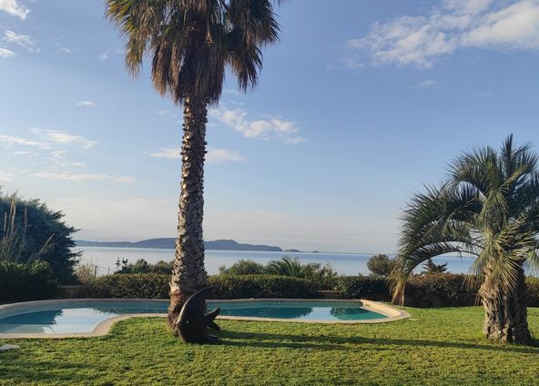 Magnifique Jardin de 450m² avec Vue sur Mer | Idéal pour Événements à Carqueiranne
