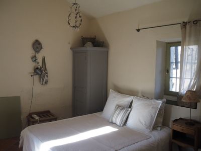 Provencal farmhouse with swimming pool and interior courtyard