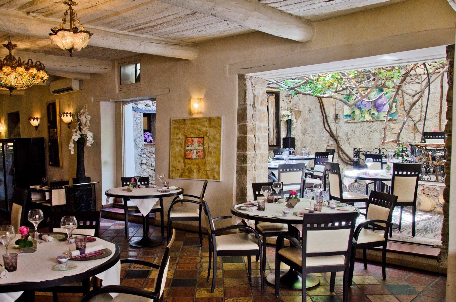 Salle à manger étoilée Michelin dans la vieille ville