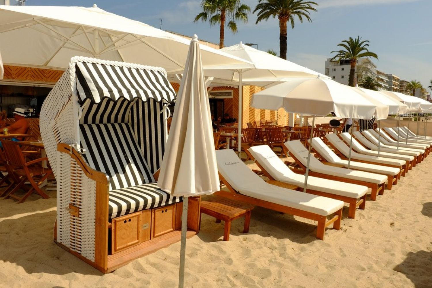 Private Beach - Sable fin et pieds dans l'eau