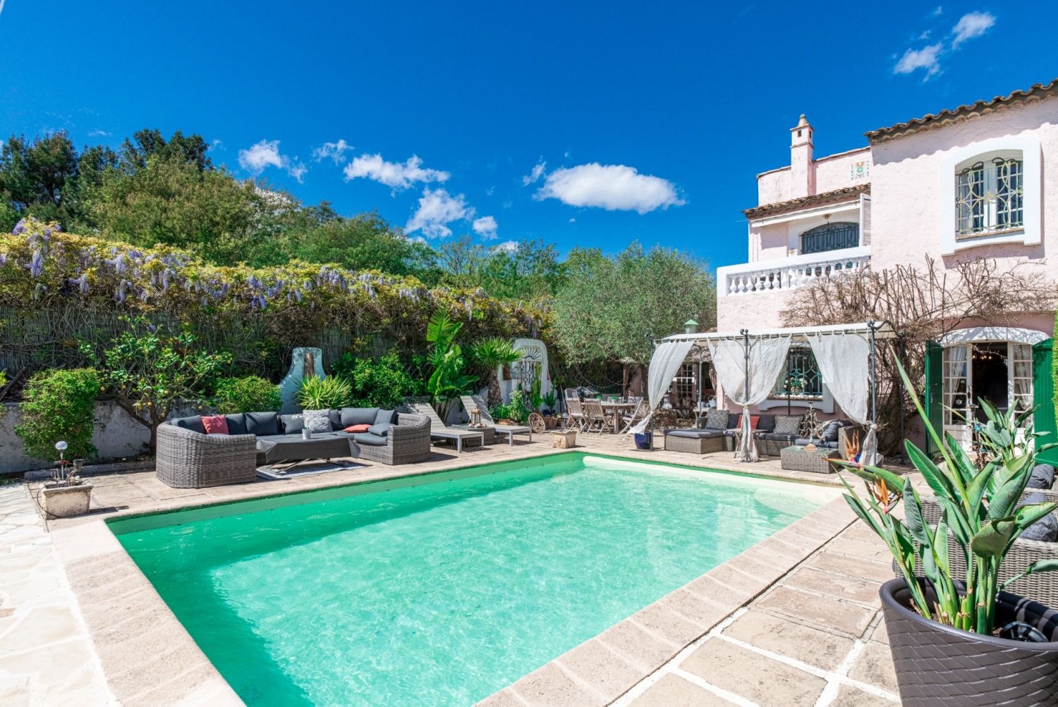Cannes -Bas de Villa with splendid exotic and Mediterranean garden with swimming pool and sea view