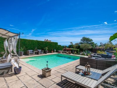 Scenic Cannes Garden with Pool & Sea View for Photoshoots