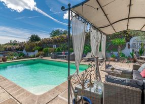 Cannes -Bas de Villa with splendid exotic and Mediterranean garden with swimming pool and sea view