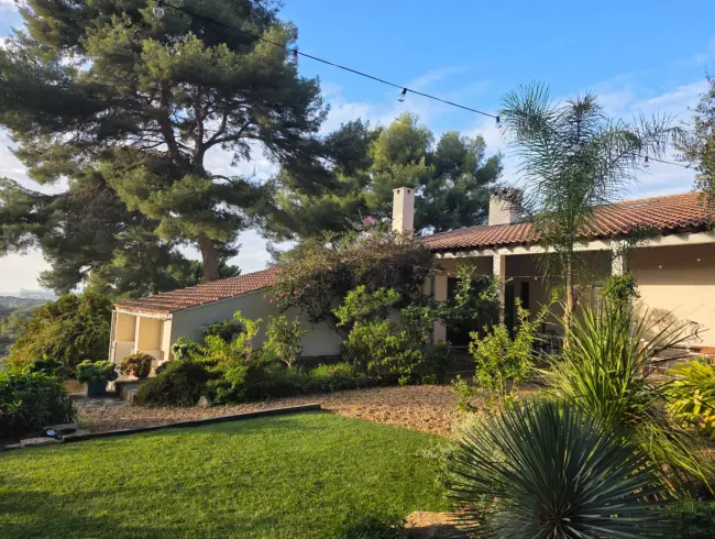 Maison familiale avec piscine et court de tennis pour événements à Sanary-sur-Mer