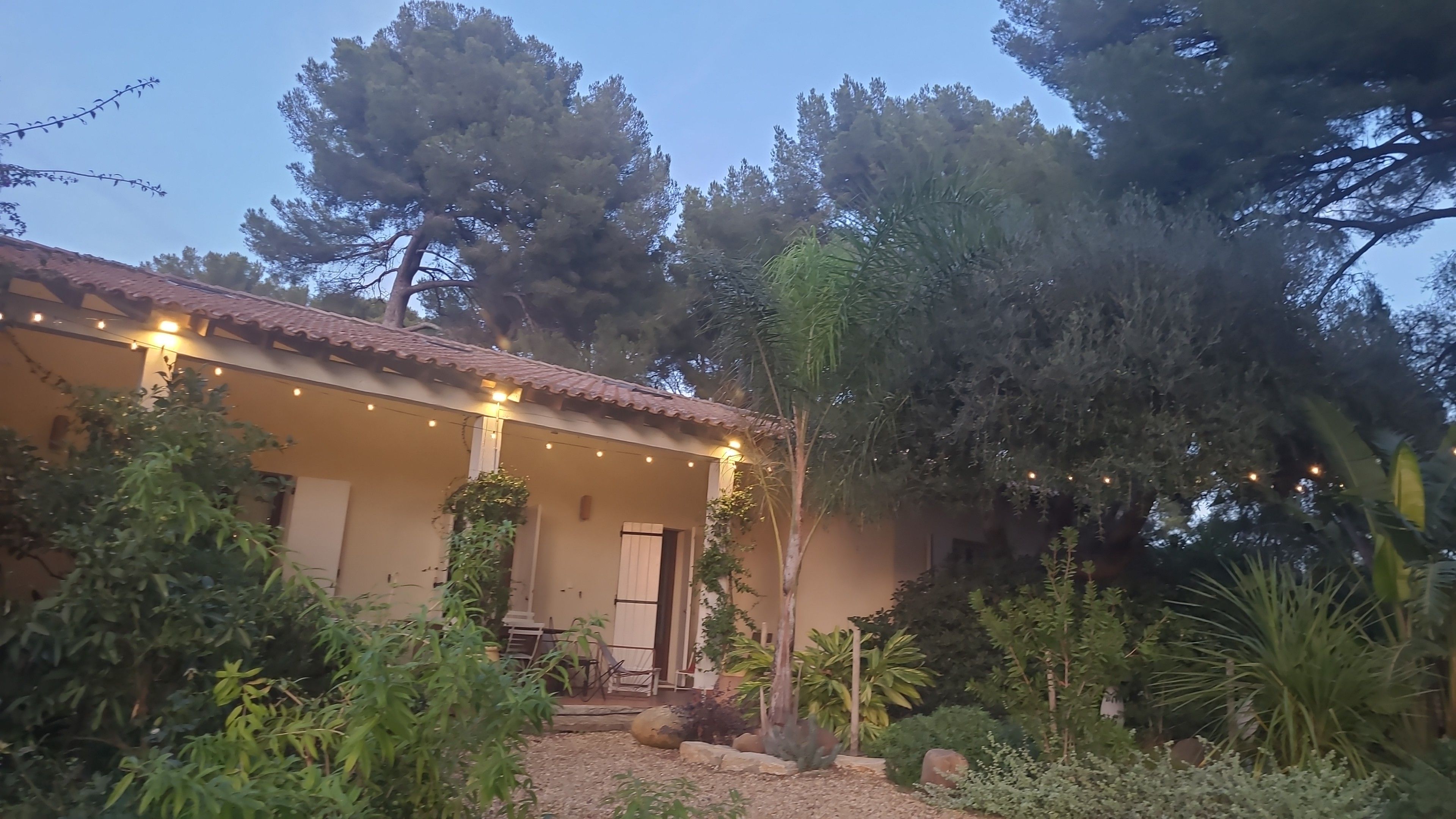 Maison familiale avec piscine et court de tennis pour événements à Sanary-sur-Mer