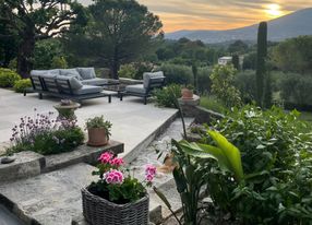 Garden and swimming pool in a charming residence in the heart of the Riviera hinterland