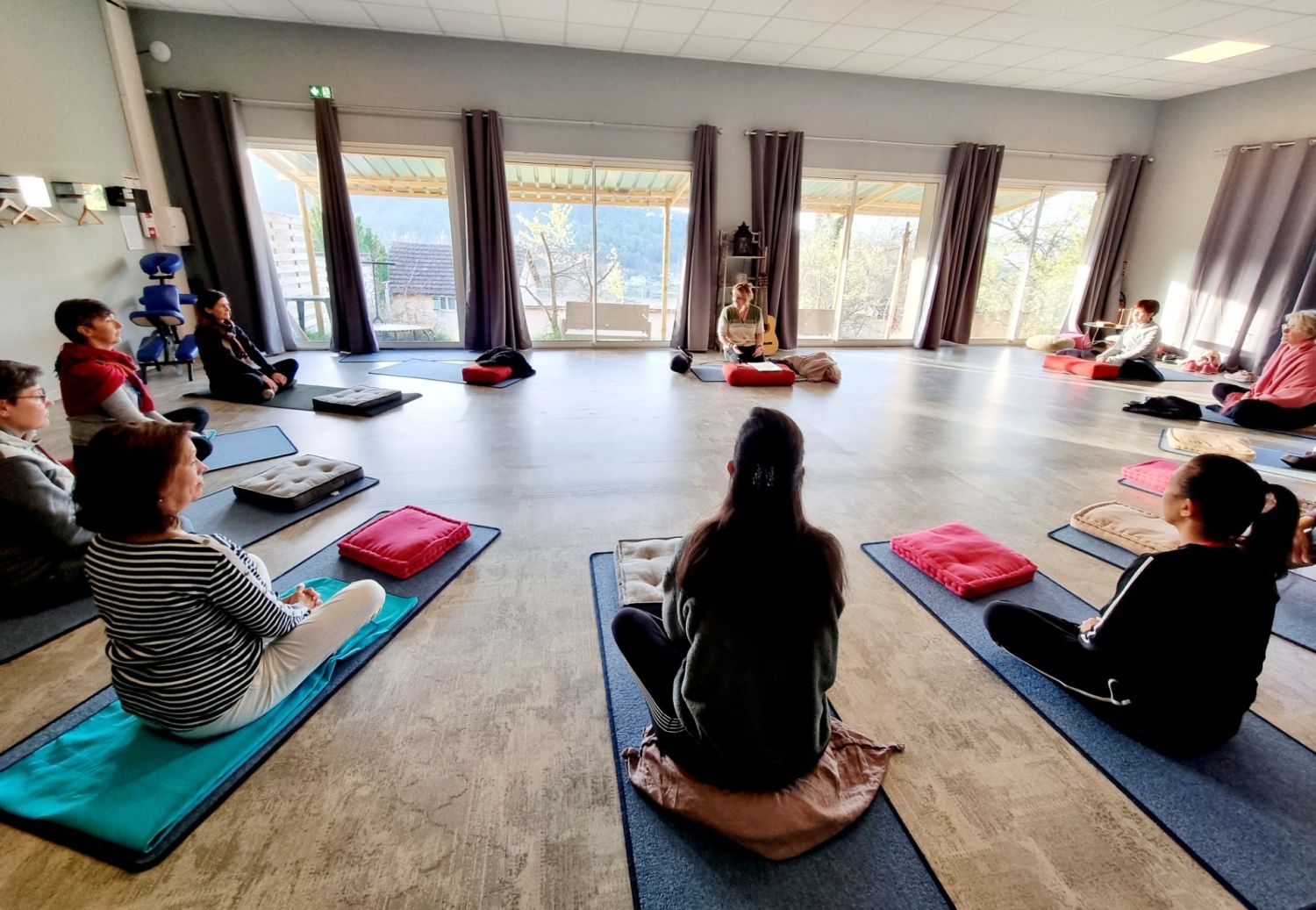 training room area, green seminar, yoga room